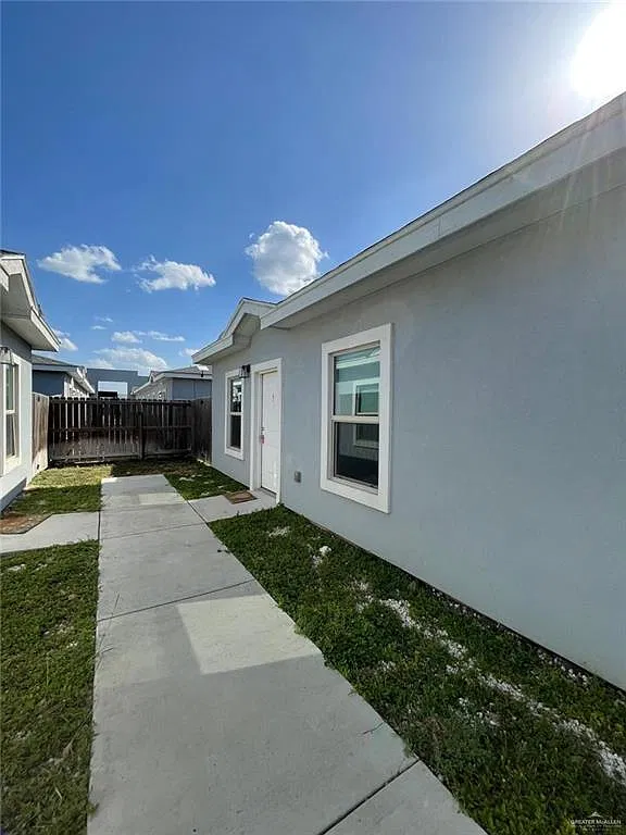 3 bed, 2.0 bath, 1075 sqft, $1,150 — Photo 2