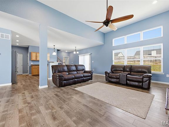 5th image of 1631 Saint Charles Dr