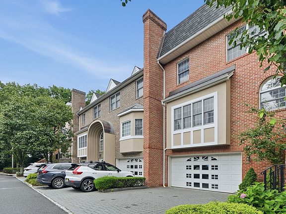 2nd image of 156 Stonegate Trl #156