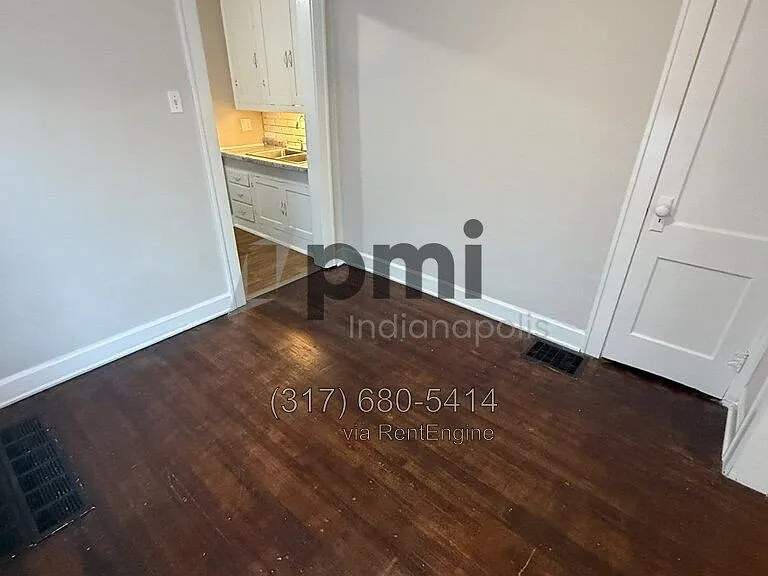 943 N Drexel Ave — Photo 18