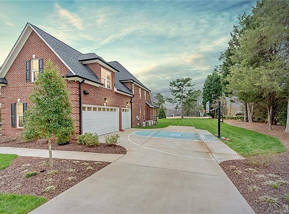 3rd image of 3801 Saint Regis Dr