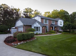 2648 Fox Chase Dr, Troy, MI 48098