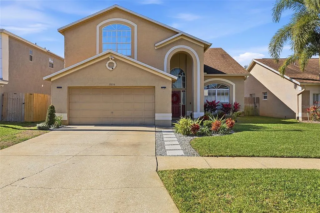 4 bed, 2.5 bath, 2289 sqft, $3,800 — Photo 1