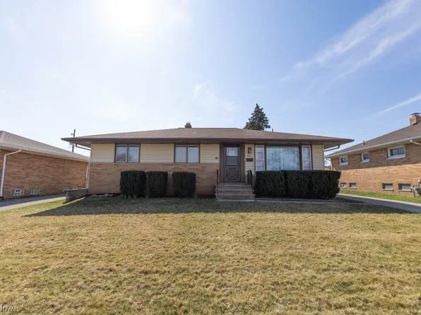 108 E Englewood Dr, Seven Hills, OH 44131
