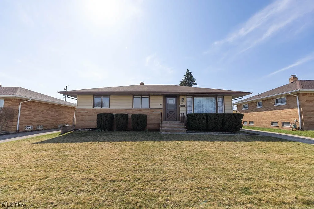 108 E Englewood Dr photo 1