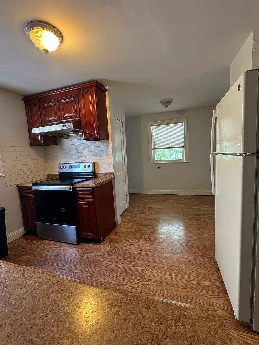 Building Photo - 16 Edgewood Cir