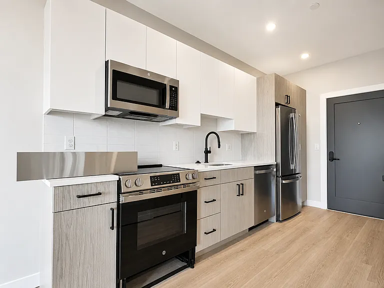 1305 Hyde Park Apartments — Photo 12