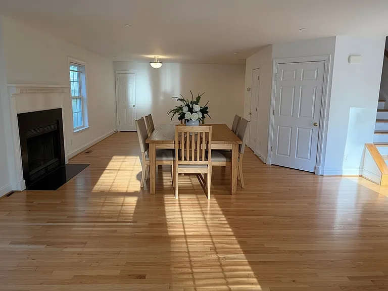 220 Gross Ave — Photo 18