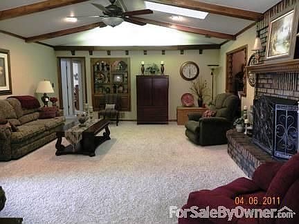 Living Room : Built in bookcase