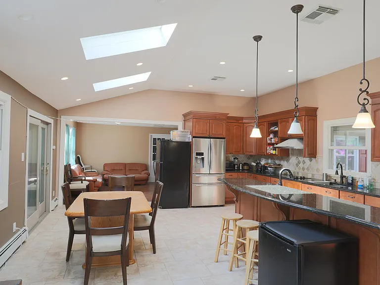 36 Manchester Ln — Photo 5