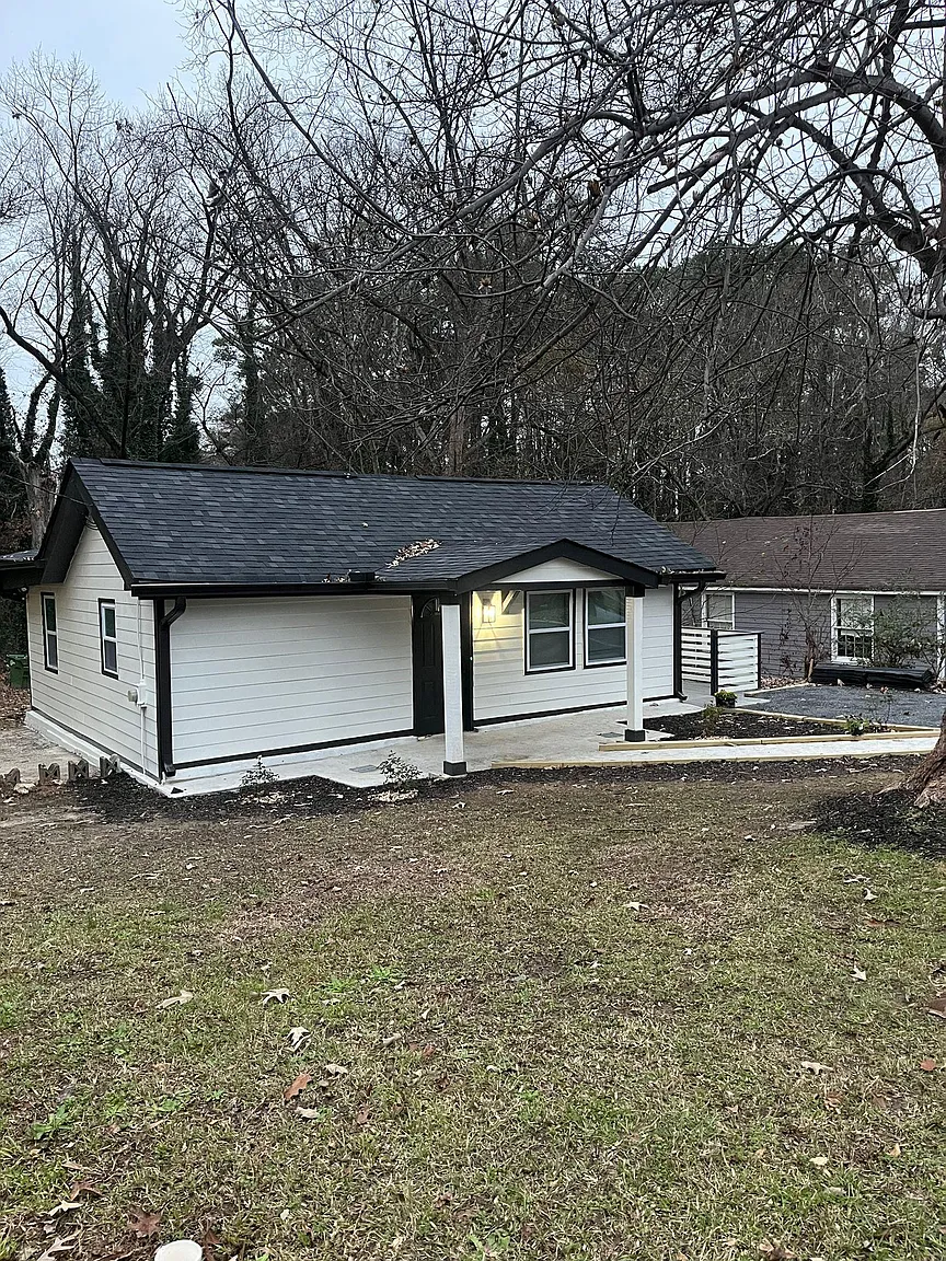 1332 Nash Rd NW photo 1