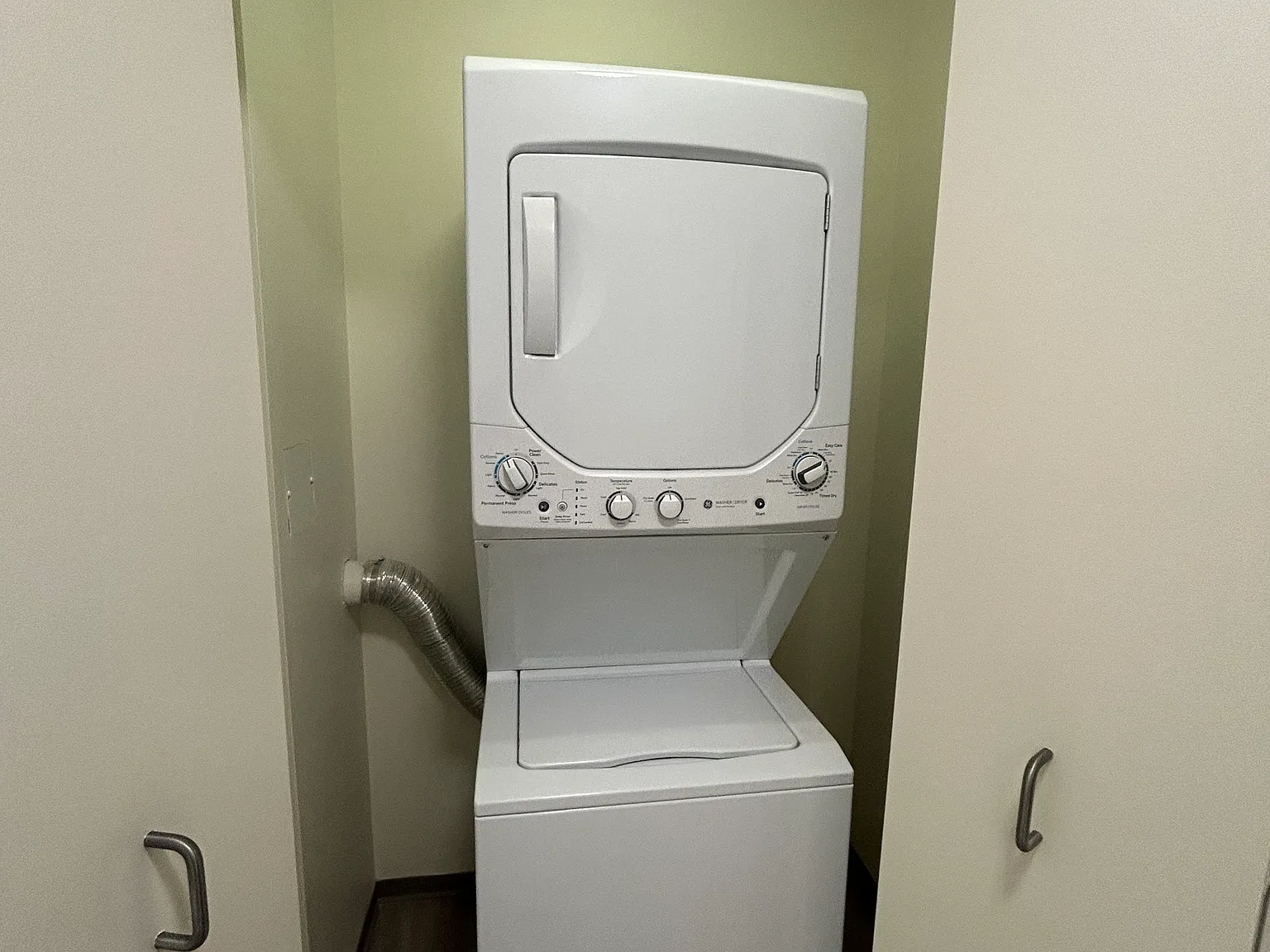 2 bed, 1079 sqft, $3,260 — Photo 4