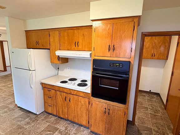 5th image of 2555 Stortz Ave NE