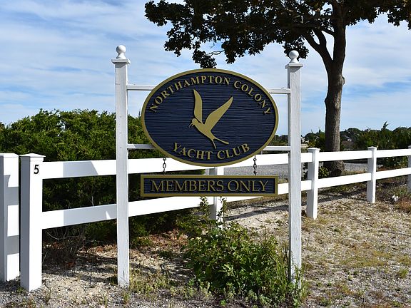 5th image of 24 Noyac Bay Ave