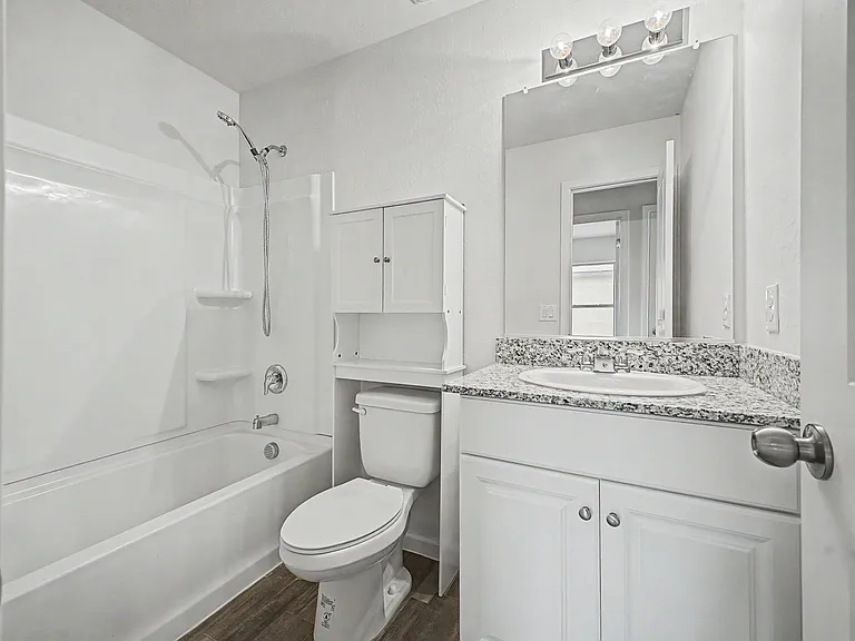 322 E Watson Pl — Photo 27