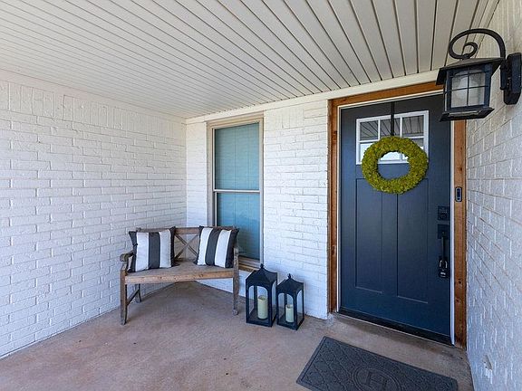 3rd image of 2019 Crestmont Dr