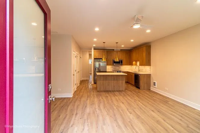 2 bed, 1027 sqft, $2,300 — Photo 2