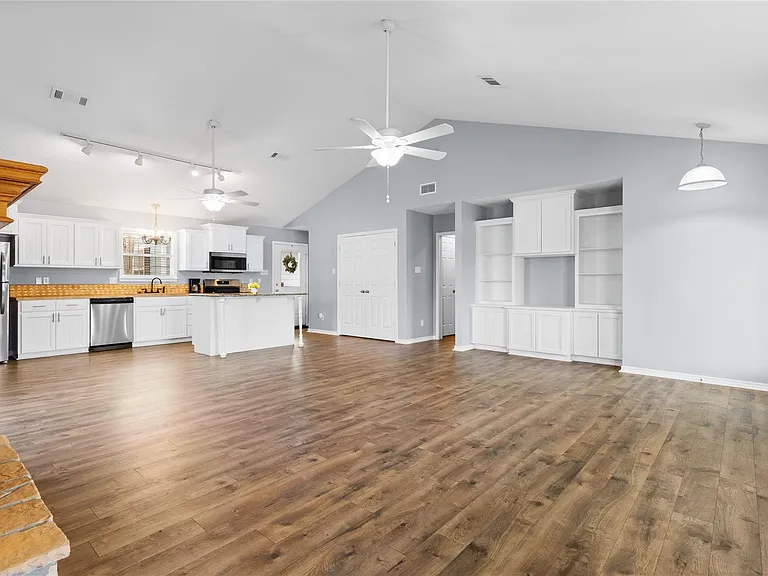 140 Meadowview Dr — Photo 11