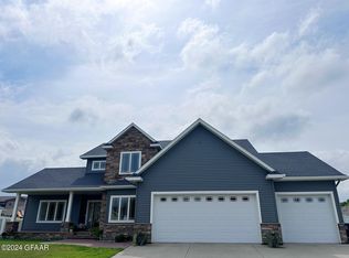 2303 44th Ave S, Grand Forks, ND 58201