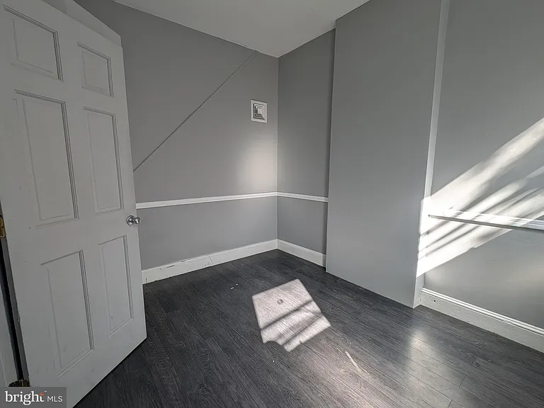 1130 Earl St — Photo 3