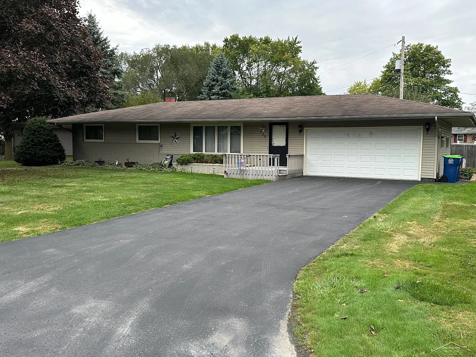 178 Evelyn St photo 1