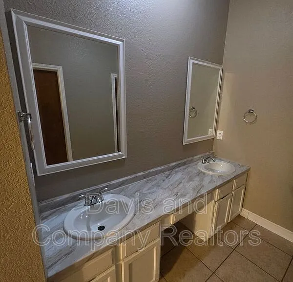 4422 Fairgate Dr — Photo 27