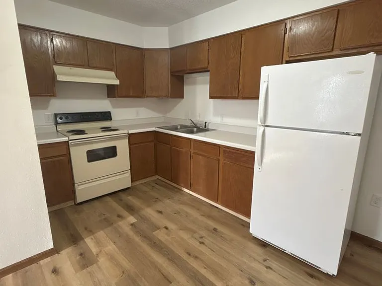 Hillcrest Apts — Photo 2