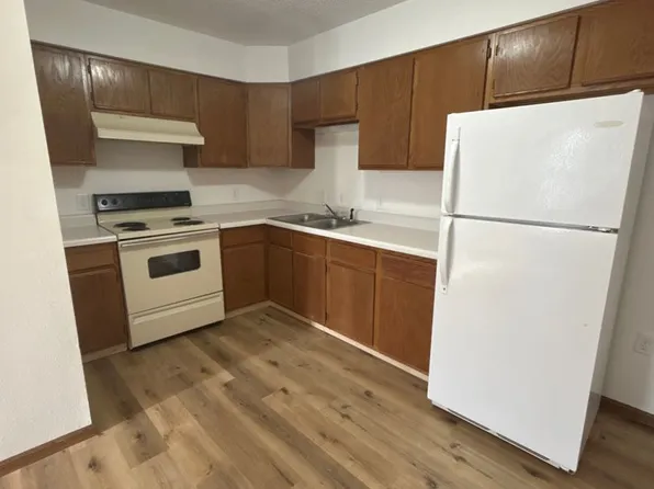 Hillcrest Apts, 208 Glenda Dr #216-9, Marshalltown, IA 50158