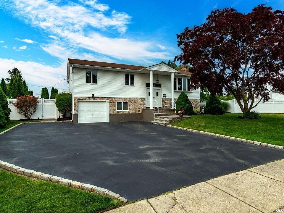 1st image of 32 Ashland Drive