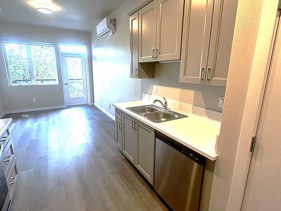 3rd image of 12547 SW Main St