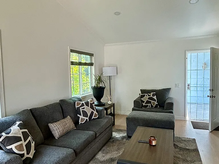 7025 Glade Ave — Photo 17