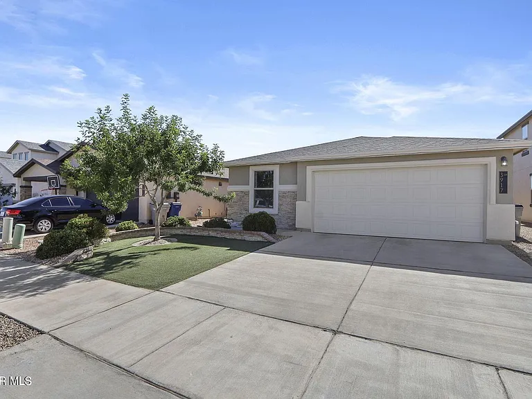 3917 Desert Dunes Dr — Photo 2