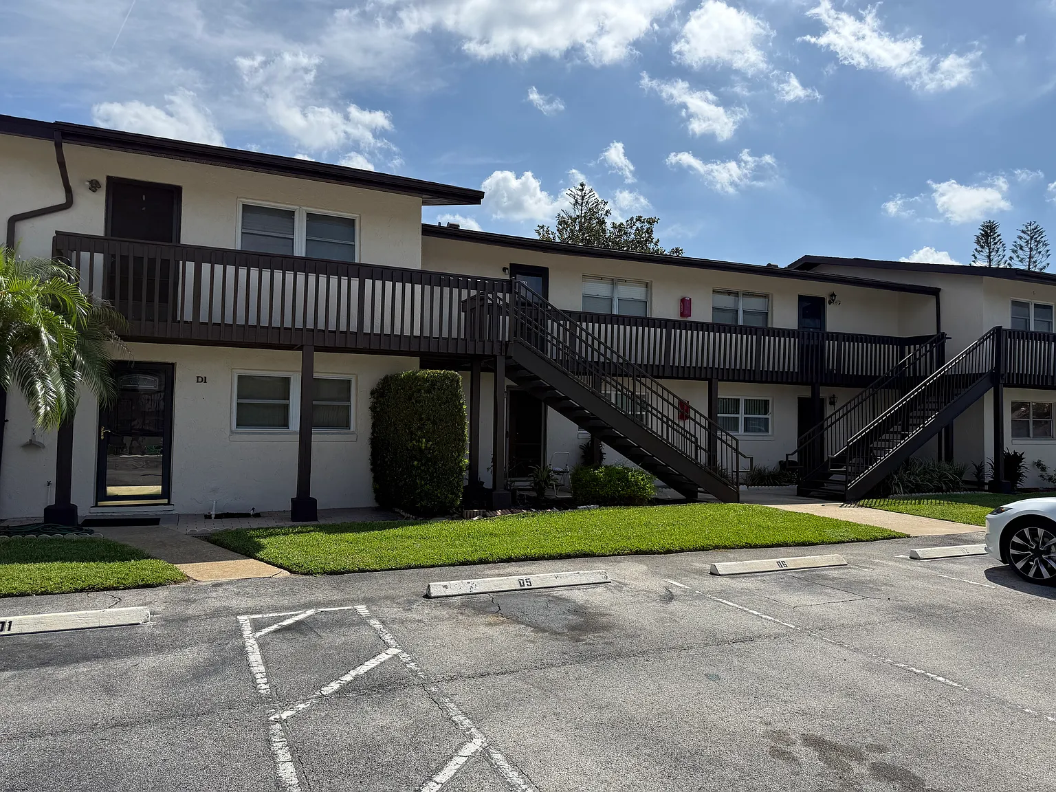 2 bed, 900 sqft, $1,350 — Photo 1