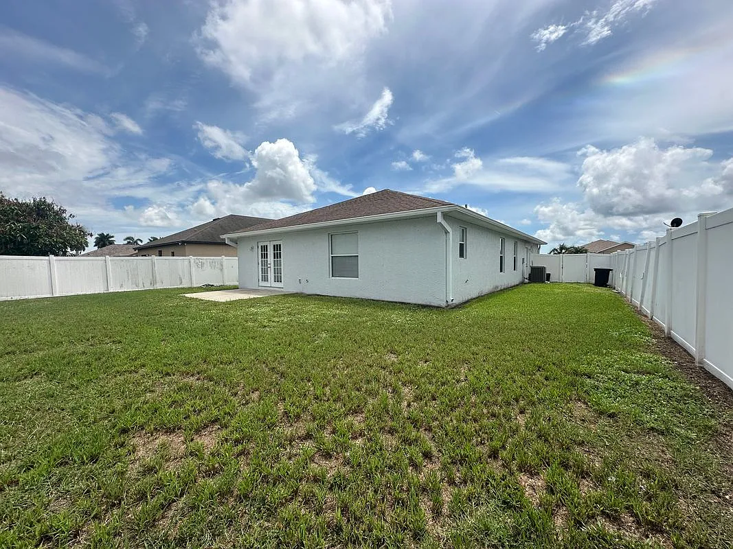 3 bed, 2.0 bath, 1320 sqft, $2,600 — Photo 3