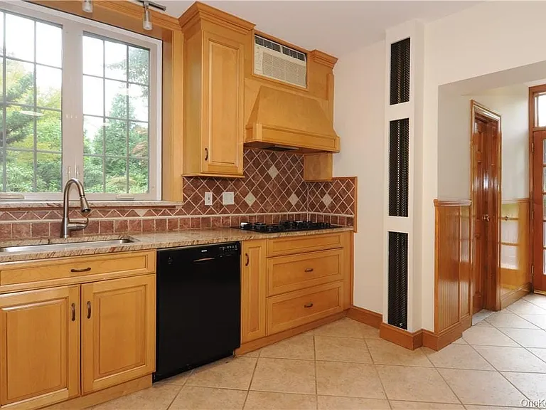 136 Harriman Rd #2 — Photo 8