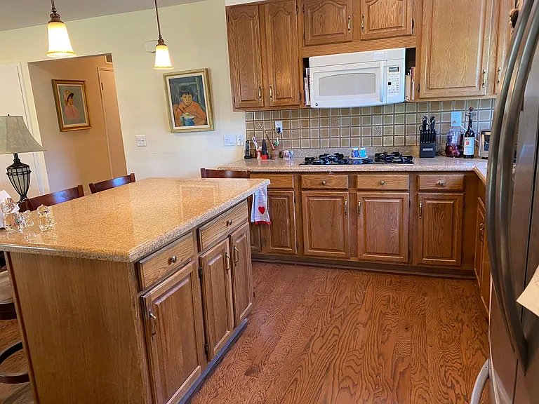 22508 Haynes St — Photo 4