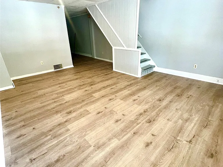 25 W Main St — Photo 4