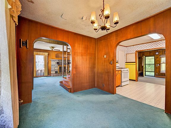 5th image of 4025 Clover Ave
