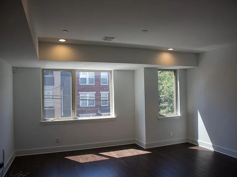 1327 N Franklin St #4 — Photo 3