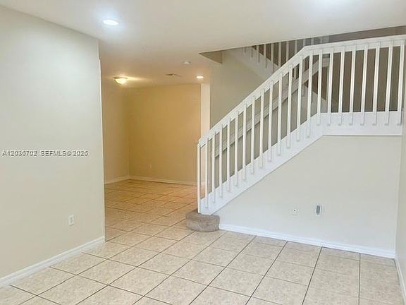 3rd image of 568 NE 35th Ave