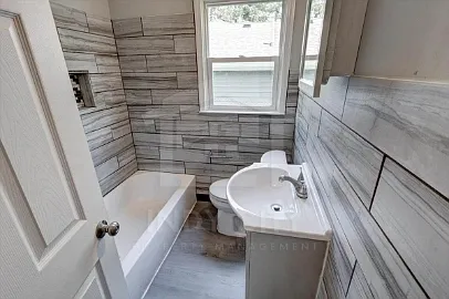 3 bed, 1.0 bath, 824 sqft, $1,300 — Photo 4
