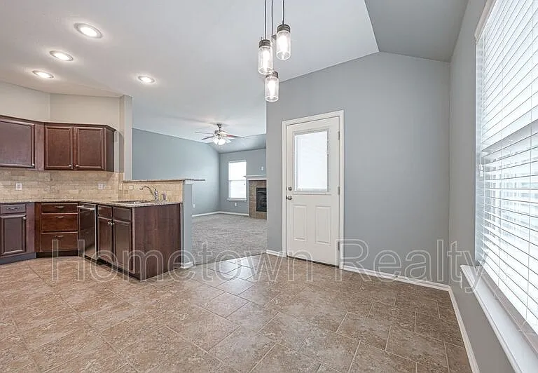 11521 SW 24th St — Photo 15