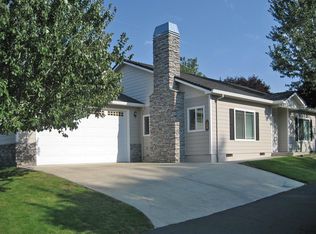 300 Meadow Dr, Ashland, OR 97520