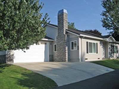 300 Meadow Dr, Ashland, OR, 97520