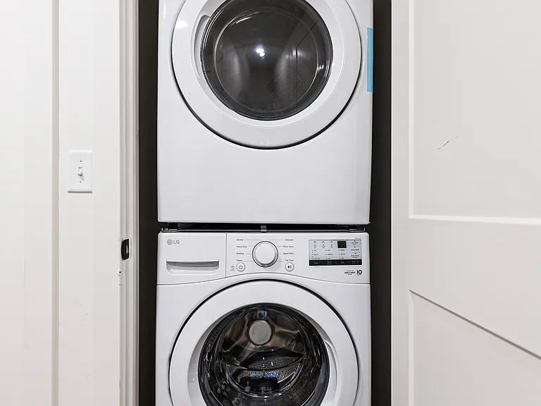 172 N 400 W #8 — Photo 4