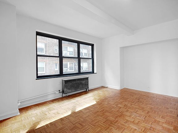 4th image of 310 E 44th St APT 601
