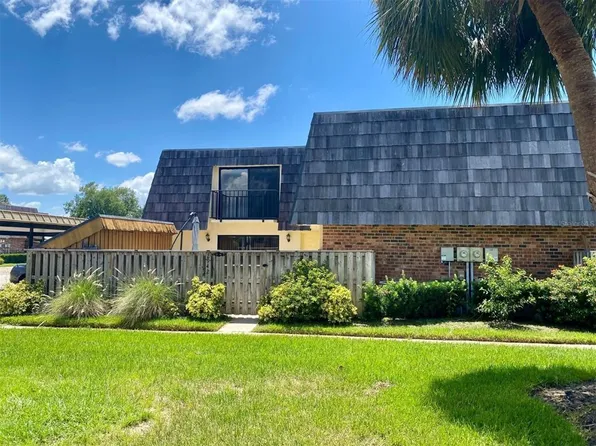 2942 Poplar Ave, Leesburg, FL 34748