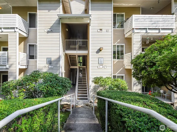 801 Rainier Avenue N #E325, Renton, WA 98057