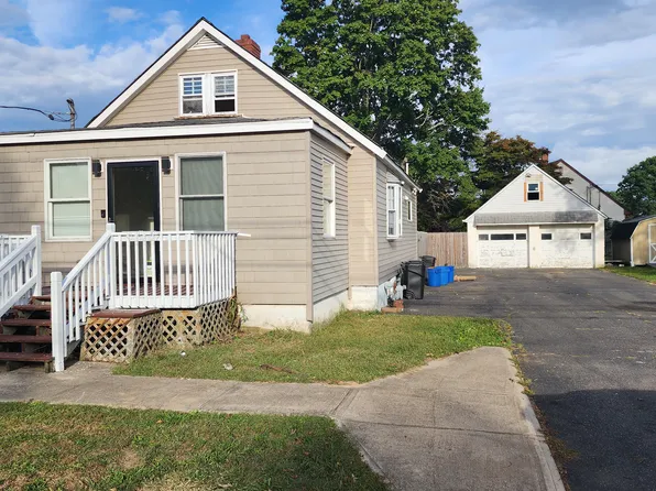 611 Carlls Path, Deer Park, NY 11729