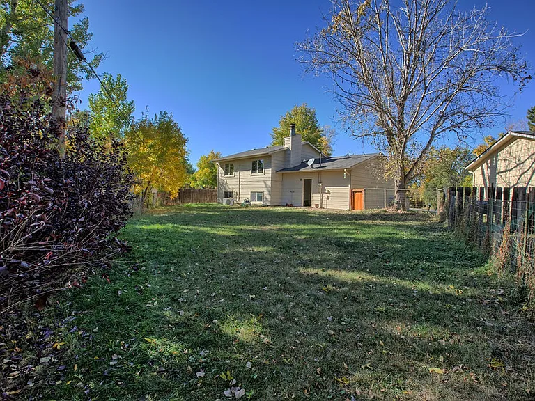 1909 McAllister Ct — Photo 3